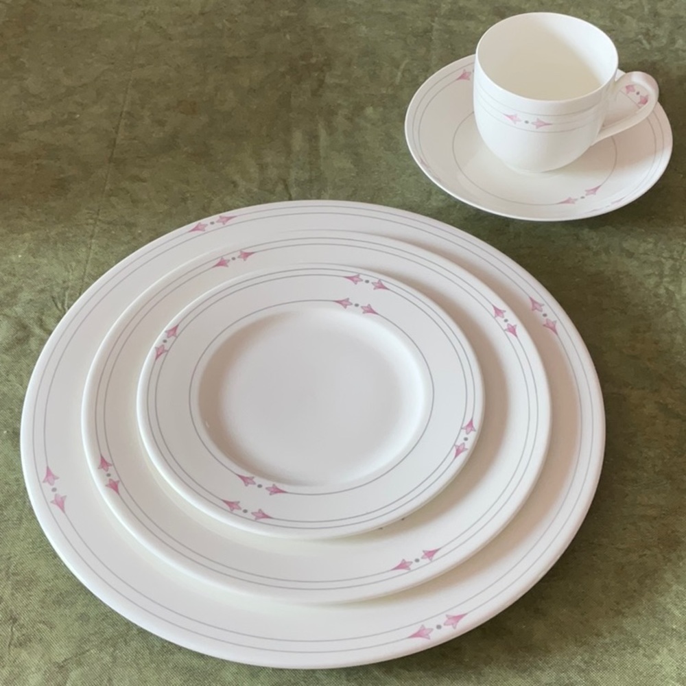 Villeroy and Boch 5 piece place setting